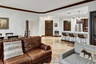 Comfort at Arrowhead Village - Steps from the lift condo - 7