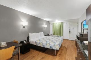 Studio 6-Bryan, TX - University Area - Bryan - 1