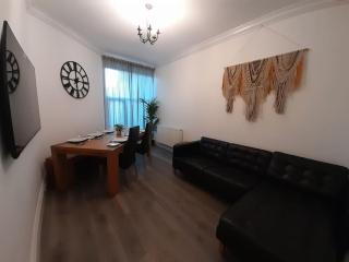 Chic 5 double bedroom house - 15 min to Manchester - 5