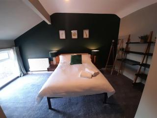 Chic 5 double bedroom house - 15 min to Manchester - 1