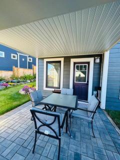 The Royal Bay Escape: Cozy 2 bedrooms garden suite - 6