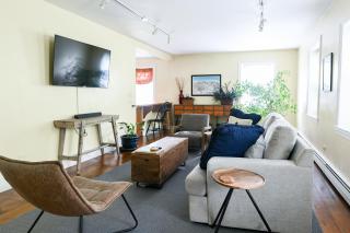 1820 House - VT Charm + Modern Comforts + Hot Tub - Stowe - 8