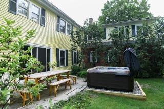 1820 House - VT Charm + Modern Comforts + Hot Tub - Stowe - 7