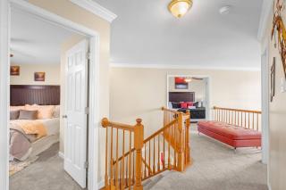 Royal Retreat: Luxurious House with 4 King Beds! - Richmond - 8