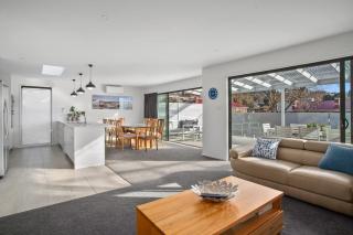 Lord Street Villa - Spacious Comfort & River Views - Hobart - 6