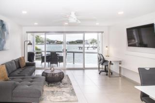 232C South Finger - Jolly Harbour - 8