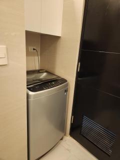 81 Newport C5 10i Balcony & Pool across NAIA T3 - 4