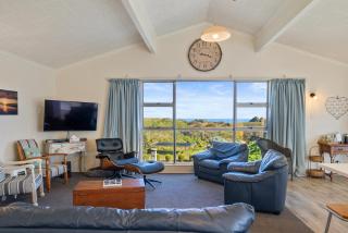 Beachfront Favourite - Foxton Beach Holiday Home - 6
