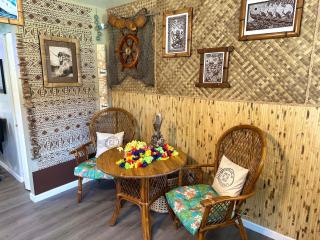 Kikis Tikis! Fun Themed Home - 9