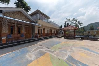 RedDoorz at Villa De ZamZam Ciater - 1