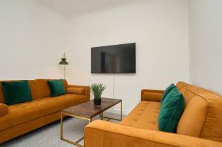 Stunning 3 Bed Penthouse With Sea Views & Parking - The Perfect Choice For Families, Small Groups & Business Travellers - Dog Friendly - Super Fast Wi-Fi - 1000 Mbps - Ventnor - 0