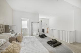 The Grenville - Stunning Spacious Central Plymouth Apartment - Sleeps 4 - 7