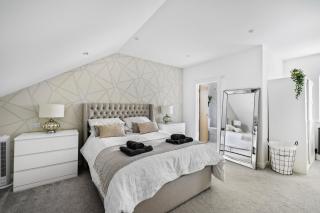 The Grenville - Stunning Spacious Central Plymouth Apartment - Sleeps 4 - 9