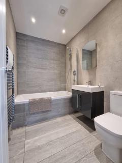 Stylish 2 bedroom apartment with parking - Bedford - 7
