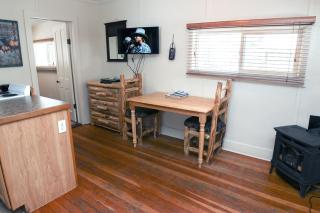Triple R Cottages- 2 cabin - 7