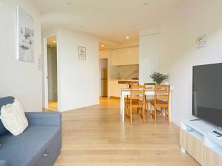 Classy 2B apt next to Albert Park w Free Parking#LA09 - 7