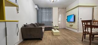 Discover Tirana from our 3-room apartment with free parking-Komuna e Parisit - Tirana - 1