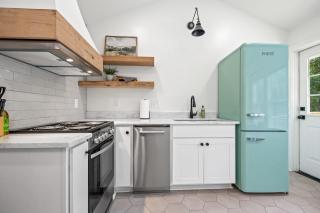 Charming Saints Street Cottage - 7