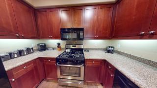 LV111 Downstairs 1 Bedroom Legacy Villa Lock-Off - 7