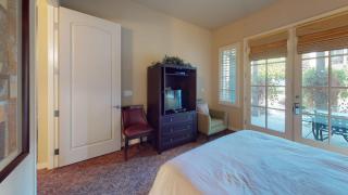 LV111 Downstairs 1 Bedroom Legacy Villa Lock-Off - 5