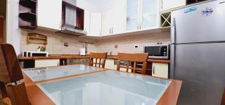 Discover Tirana from our 3-room apartment with free parking-Komuna e Parisit - Tirana - 3