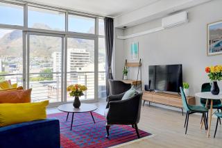 Zara - Luxurious 1 bed, City & Mountain Views in City Centre - 3