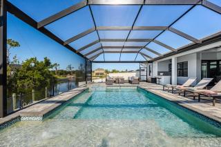 Heated Pool, Canal Views, Sleeps 8 - Villa Sip N' Sea - Cape Coral - 9