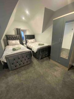 A modern and homely apartment - 7