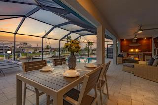 Gulf Access, Heated Pool, Sauna, Paddle Boards, Sleeps 10 - Villa Sun Kissed - Cape Coral - 7
