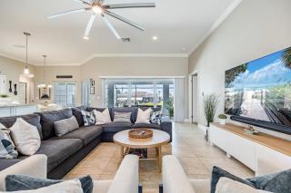 Gulf Access, Heated Pool, Sauna, Paddle Boards, Sleeps 10 - Villa Sun Kissed - Cape Coral - 1