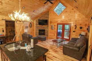 210 Cubs in the Treetops - Luxurious Cabin in Gatlinburg - Gatlinburg - 9