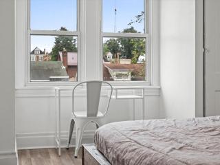 Oakland/University @H Bright and Stylish Private Bedroom with Shared Bathroom - Pittsburgh - 8