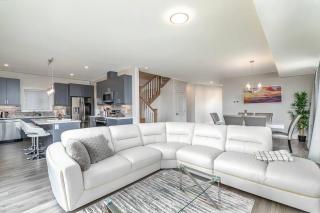 Stylish House W a Media Room Near Downtown Picton - Picton - 0