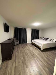 Stylish House W a Media Room Near Downtown Picton - Picton - 5