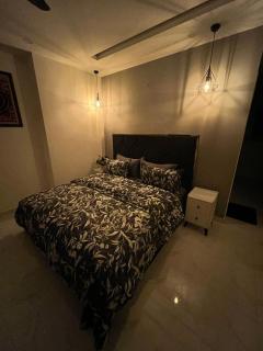 Chic Noir 1 Bedroom Apartment Gulberg - Lahore - 3