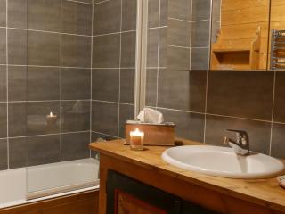 Appartement cosy 3 étoiles, 3 chambres, 2 salles de bains, centre village, proche télécabines et école de ski - FR-1-671-11 - 4