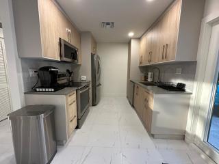 The Sun House - 3 Bed, 2 Bath, Private Pool, Fire Pit, Huge Backyard - Fort Lauderdale - 4