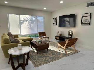 The Sun House - 3 Bed, 2 Bath, Private Pool, Fire Pit, Huge Backyard - 8