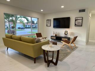 The Sun House - 3 Bed, 2 Bath, Private Pool, Fire Pit, Huge Backyard - 9