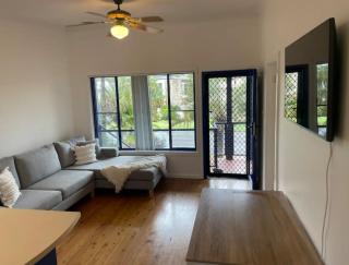Copacabana 4 61 Sandy Point Rd - water views, air con and WiFi - Corlette - 0