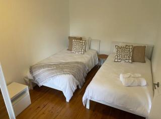 Copacabana 4 61 Sandy Point Rd - water views, air con and WiFi - Corlette - 4