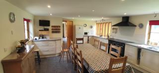 Spacious Luxury barn conversion - next to Tarka Trail cycle path - Great Torrington - 2