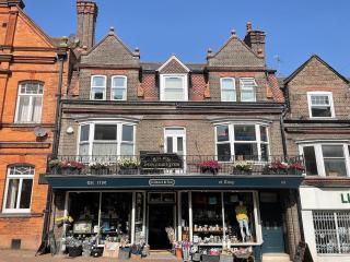 Large North Facing Room above G Grace & Son - Tring - 0