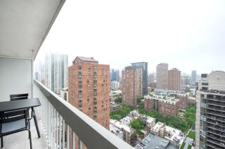 Gold Coast Convertible w Lounge nr Oak St CHI-83 - 3