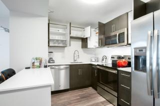 Gold Coast Convertible w Lounge nr Oak St CHI-83 - 1