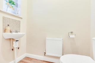 Silver Stag Properties, 3 BR w Parking and Garden - Smisby - 8