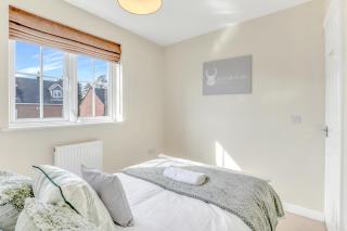 Silver Stag Properties, 3 BR w Parking and Garden - Smisby - 6