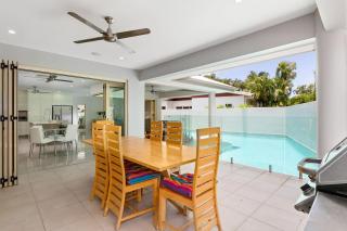 Harbour Drive Luxury in Bluewater Estate - Yorkeys Knob - 0