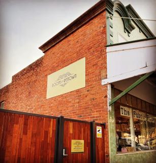 Rooms of Renown - The Gilded Globe - Leeton - 2