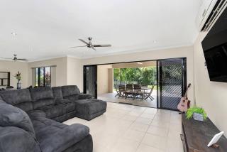 'Coco Tierra' Expansive Cairns Oasis with Pool - Smithfield - 2